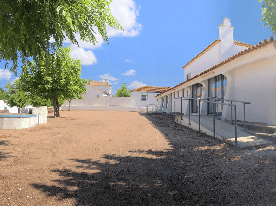 Zona Exterior da Antiga Escola Primária de Santa Suzana